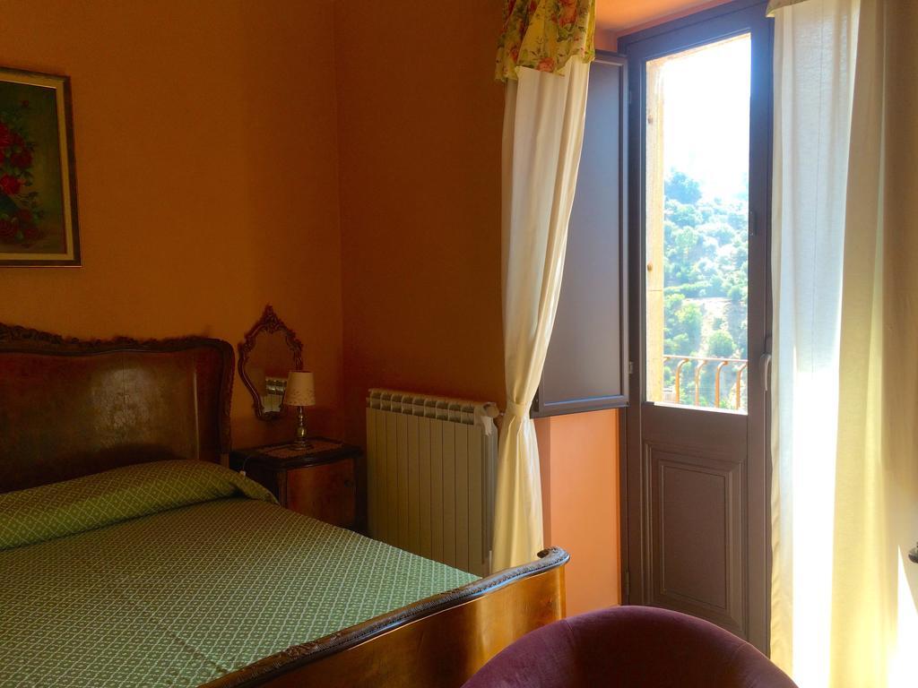 Apartamento Palazzo Cutrufelli Graniti Habitación foto